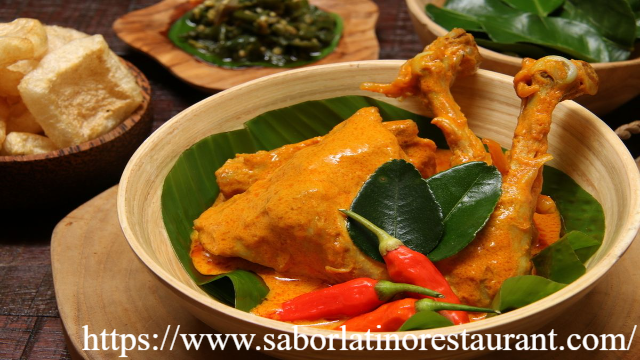 Meracik Gulai Ayam Khas Minang yang Medok